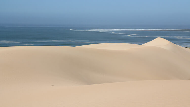 sandboarding-sand-dunes